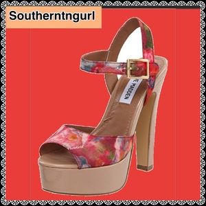 NWOT STEVE MADDEN ”DYNEMT-F”  Floral Platforms Heels